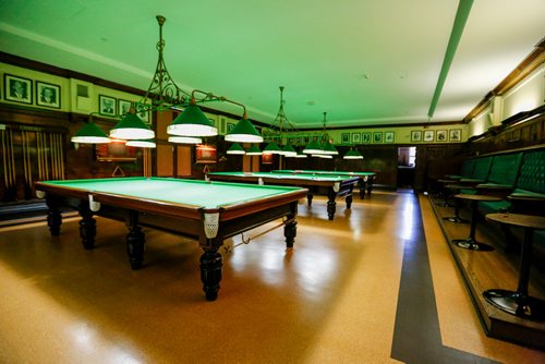 JUSTIN SAMANSKI-LANGILLE / WINNIPEG FREE PRESS
The billiards lounge of the Manitoba Club is seen Tuesday morning. The billiards club has around 60 members, some of whom have competed professionally on the world stage.
170718 - Tuesday, July 18, 2017.