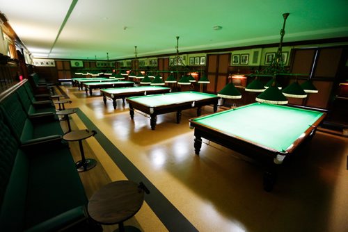 JUSTIN SAMANSKI-LANGILLE / WINNIPEG FREE PRESS
The billiards lounge of the Manitoba Club is seen Wednesday morning. The billiards club has around 60 members, some of whom have competed professionally on the world stage.
170719 - Wednesday, July 19, 2017.