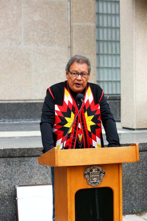 JUSTIN SAMANSKI-LANGILLE / WINNIPEG FREE PRESS
Jim Bear, Chief of Brokenhead Ojibway First Nation speaks in front of City Hall Wednesday during a tree planting ceremony to mark the Bicentenary of the Peguis Selkirk Treaty.
170719 - Wednesday, July 19, 2017.