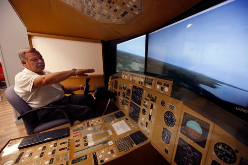WAYNE GLOWACKI / WINNIPEG FREE PRESS
Steve Bannister, v.p. of the Gimli Glider Exhibit in the mock up of the cockpit with flight simulator component of the Boeing 767 that landed in Gimli on July 23, 1983. Kevin Rollason story. July 18 2017
