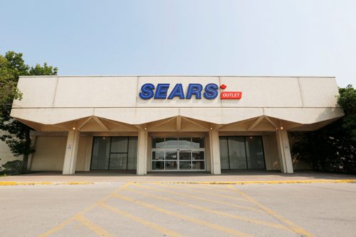 JUSTIN SAMANSKI-LANGILLE / WINNIPEG FREE PRESS
The front entrance of the Sears Garden City Shopping Centre location is seen Thursday. The location is holding clearance sales leading up to its official closure.
170720 - Thursday, July 20, 2017.
