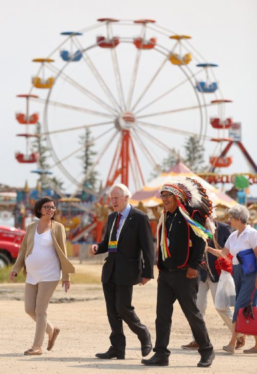 TREVOR HAGAN / WINNIPEG FREE PRESS 
MP Niki Ashton, Lord Selkirk and Brokenhead Chief Jim Bear in Peguis, Friday, July 21, 2017.