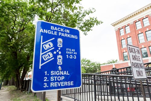 JUSTIN SAMANSKI-LANGILLE / WINNIPEG FREE PRESS
A sign explains the new parking procedure for the new angled parking spots on Bannatyne Ave. The change from parallel to angled street parking will increase the total parking spots in the area by 10.
170721 - Friday, July 21, 2017.