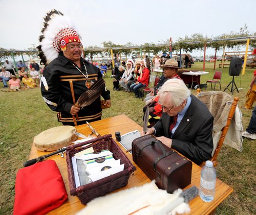 TREVOR HAGAN / WINNIPEG FREE PRESS
Peguis Chief Glenn Hudson and Lord Selkirk participate in a reenactment of the treaty signing, Friday, July 21, 2017.
