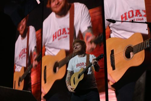 TREVOR HAGAN / WINNIPEG FREE PRESS
Ed Sheeran performs to a sold out crowd at Bell MTS Place, Saturday, July 22, 2017.