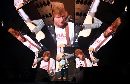 TREVOR HAGAN / WINNIPEG FREE PRESS
Ed Sheeran performs to a sold out crowd at Bell MTS Place, Saturday, July 22, 2017.