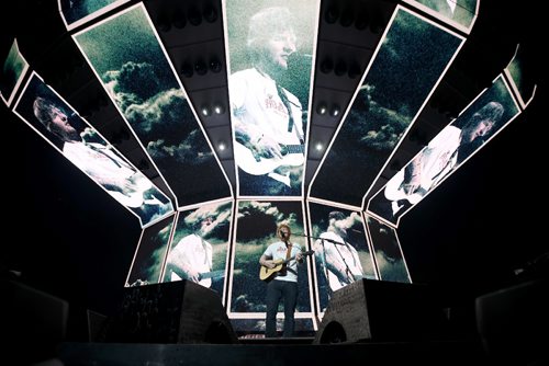 TREVOR HAGAN / WINNIPEG FREE PRESS
Ed Sheeran performs to a sold out crowd at Bell MTS Place, Saturday, July 22, 2017.