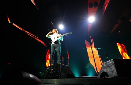 TREVOR HAGAN / WINNIPEG FREE PRESS
Ed Sheeran performs to a sold out crowd at Bell MTS Place, Saturday, July 22, 2017.