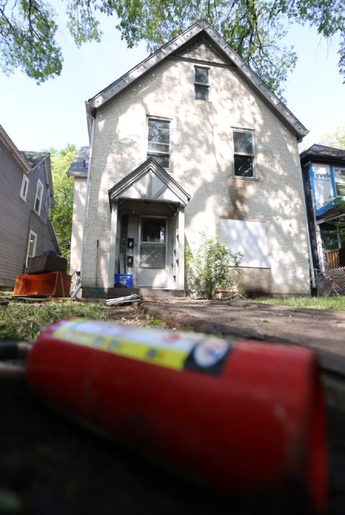 TREVOR HAGAN / WINNIPEG FREE PRESS 
A fire extinguisher on the front lawn outside a house on Young Street north of Broadway, Sunday, July 23, 2017. There were fires at two houses on the same block late Saturday night.