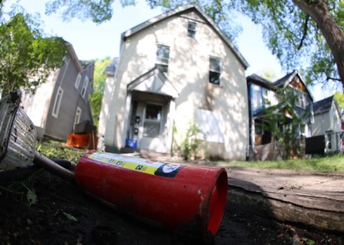 TREVOR HAGAN / WINNIPEG FREE PRESS 
A fire extinguisher on the front lawn outside a house on Young Street north of Broadway, Sunday, July 23, 2017. There were fires at two houses on the same block late Saturday night.