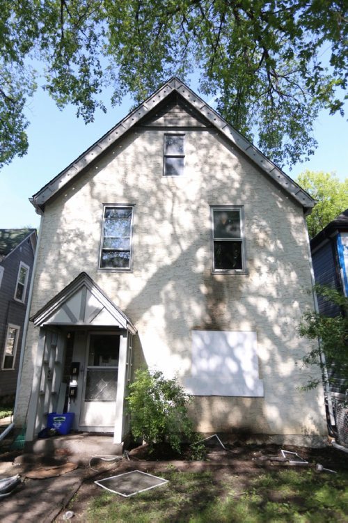 TREVOR HAGAN / WINNIPEG FREE PRESS 
A 2 suite house on Young Street north of Broadway, Sunday, July 23, 2017. There were fires at two houses on the same block late Saturday night.