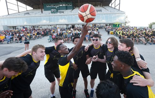 JOHN WOODS / WINNIPEG FREE PRESS
Point guard Ivan Mugisha shows off some skills as his team performs their cheer during a team Manitoba Canada Games pep rally at The Assiniboia Downs in Winnipeg Sunday, July 23, 2017.