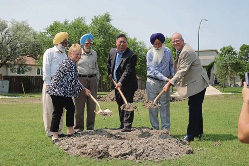 Canstar Community News July 18, 2017 - Members of the Sikh community, City Councilor Mike Pagtakhan and Meadows West School principal Roger LeGrand at the Rose Hill Park groundbreaking. (LIGIA BRAIDOTTI/CANSTAR COMMUNITY NEWS/TIMES)