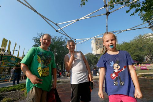 JUSTIN SAMANSKI-LANGILLE / WINNIPEG FREE PRESS
Jason, Seth and Emma Mawby cool off in a mist tent Wednesday at Old Market Square during Fringe Fest.
170726 - Wednesday, July 26, 2017.