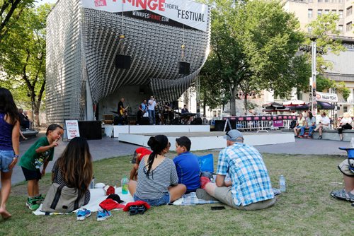 JUSTIN SAMANSKI-LANGILLE / WINNIPEG FREE PRESS
Crowds relax and take in the music of Rooftop Static at the Main Stage at Fringe Fest Wednesday evening.
170726 - Wednesday, July 26, 2017.