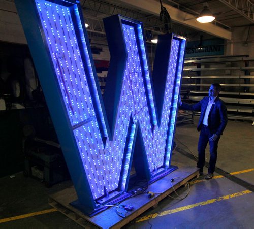 BORIS MINKEVICH / WINNIPEG FREE PRESS
Mayor Mayor Bowman dropped by SRS Signs to get a close up look at the 'W' in the Winnipeg sign that is being installed at The Forks. The W is eight feet tall and seven feet wide.  July 27, 2017