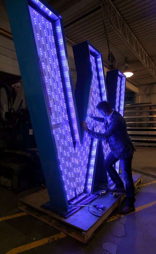 BORIS MINKEVICH / WINNIPEG FREE PRESS
Mayor Brian Bowman dropped by SRS Signs to get a close up look at the 'W' in the Winnipeg sign that is being installed at The Forks. Here he signs the inside of the sign. The W is eight feet tall and seven feet wide.  July 27, 2017