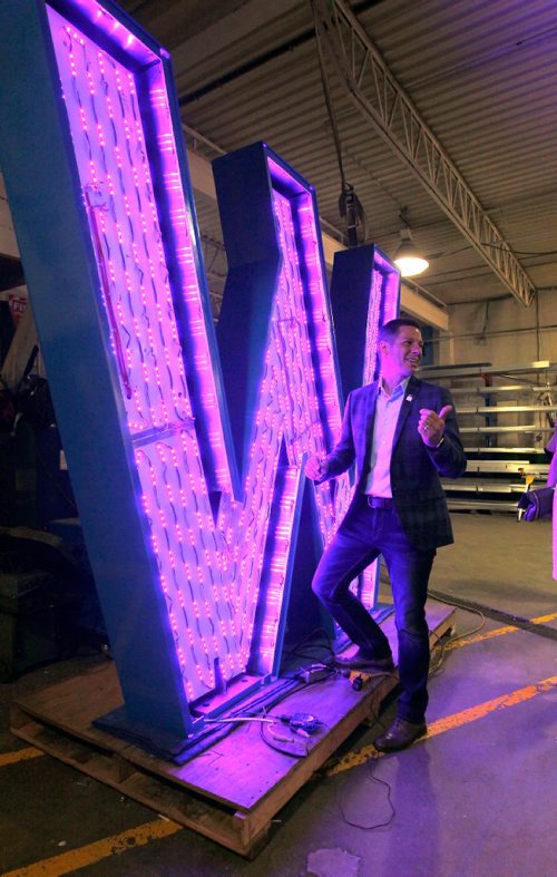 BORIS MINKEVICH / WINNIPEG FREE PRESS
Mayor Brian Bowman dropped by SRS Signs to get a close up look at the 'W' in the Winnipeg sign that is being installed at The Forks. Here he signs the inside of the sign. The W is eight feet tall and seven feet wide.  July 27, 2017