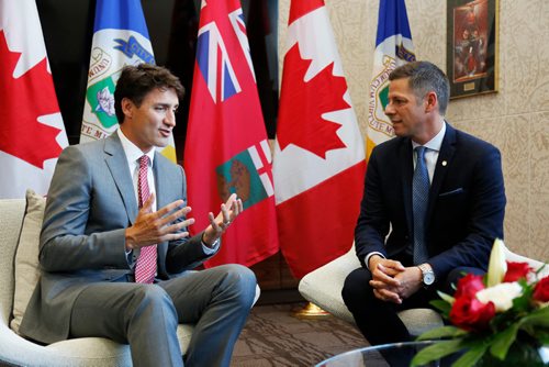 JUSTIN SAMANSKI-LANGILLE / WINNIPEG FREE PRESS
Prime Minister Justin Trudeau and Mayor Brian Bowman meet in City Hall Friday afternoon.
170728 - Friday, July 28, 2017.