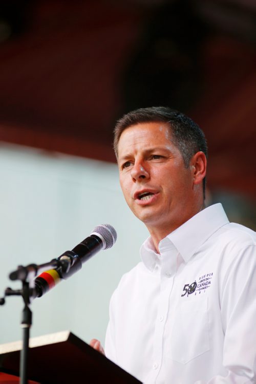 JUSTIN SAMANSKI-LANGILLE / WINNIPEG FREE PRESS
Mayor Brian Bowman speaks at the opening ceremony for the Canada Games Festival Saturday on the main stage at The Forks.
170729 - Saturday, July 29, 2017.