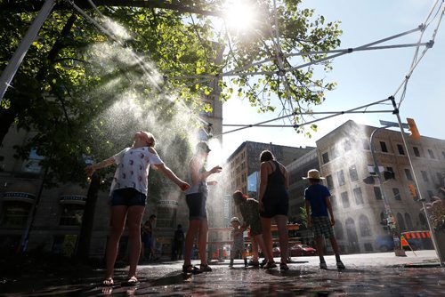 JOHN WOODS / WINNIPEG FREE PRESS
Crimson McCorry and other people cool off at the Fringe, Sunday, July 30, 2017.