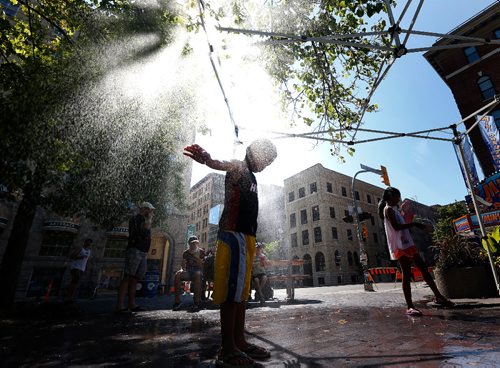 JOHN WOODS / WINNIPEG FREE PRESS
Five year old Keoni Panganiban and other people cool off at the Fringe, Sunday, July 30, 2017.