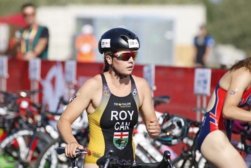 JUSTIN SAMANSKI-LANGILLE / WINNIPEG FREE PRESS
Manitoban Kyla Roy transitions to the cycling stage during Monday's women's triathlon at Birds Hill Park. Roy finished third in the competition behind two athletes from B.C.
170731 - Monday, July 31, 2017.