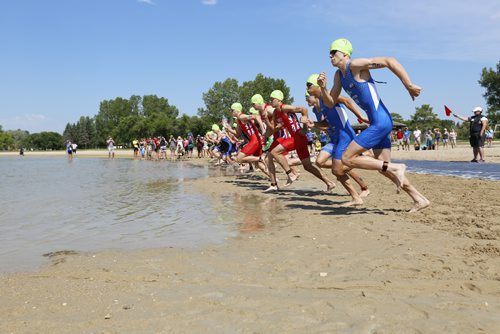 JUSTIN SAMANSKI-LANGILLE / WINNIPEG FREE PRESS
Athletes sprint into the water at the start of Monday's mens triathlon at Birds Hill Park.
170731 - Monday, July 31, 2017.
