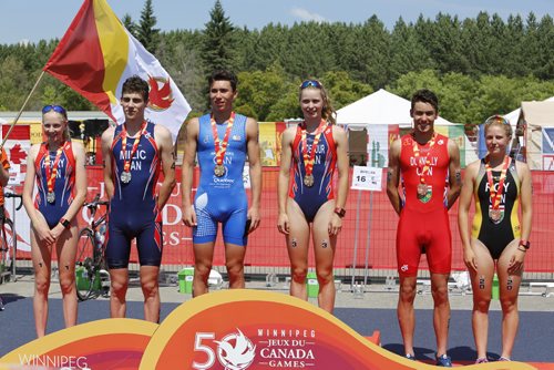 JUSTIN SAMANSKI-LANGILLE / WINNIPEG FREE PRESS
From left: B.C. athletes Hannah Henry and Michael Milic, Quebec athlete Paul-Alexandre Pavlos Antoniades and B.C. athlete Desirae Ridenour, Ontarian Liam Donnelly and Manitoban Kayla Roy pose atop the podium Monday during the medal ceremony for the women's triathlon at Birds Hill Park.
170731 - Monday, July 31, 2017.