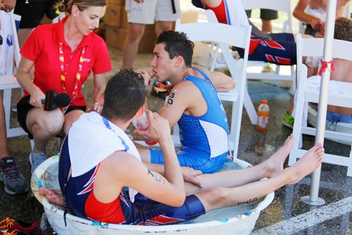 JUSTIN SAMANSKI-LANGILLE / WINNIPEG FREE PRESS
Triathletes Paul-Alexandre Pavlos Antoniades (blue/white) and Aiden Longcroft-Harris (navy/red) cool off in a tub of water Monday after finishing the men's triathlon at Birds Hill Park.
170731 - Monday, July 31, 2017.