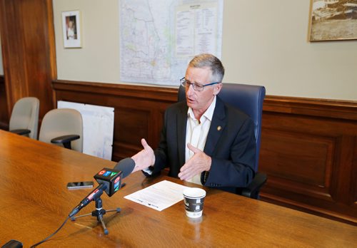 JUSTIN SAMANSKI-LANGILLE / WINNIPEG FREE PRESS
Infrastructure Minister Blaine Pederson speaks to reporters in his office Tuesday about the province's request for proposals to study a redesign of south Perimeter Hwy. and the St. Norbert bypass.
170801 - Tuesday, August 01, 2017.