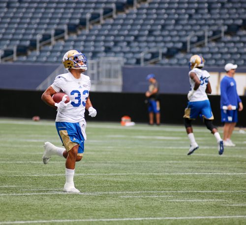 JUSTIN SAMANSKI-LANGILLE / WINNIPEG FREE PRESS
Bombers running back Andrew Harris runs with the ball during Wednesday's practice at Investor's Group Field.
170802 - Wednesday, August 02, 2017.