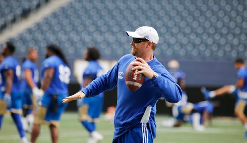 JUSTIN SAMANSKI-LANGILLE / WINNIPEG FREE PRESS
Bombers head coach Mike O'Shea winds up to throw the ball during warmup at Wednesday's practice at Investor's Group Field.
170802 - Wednesday, August 02, 2017.