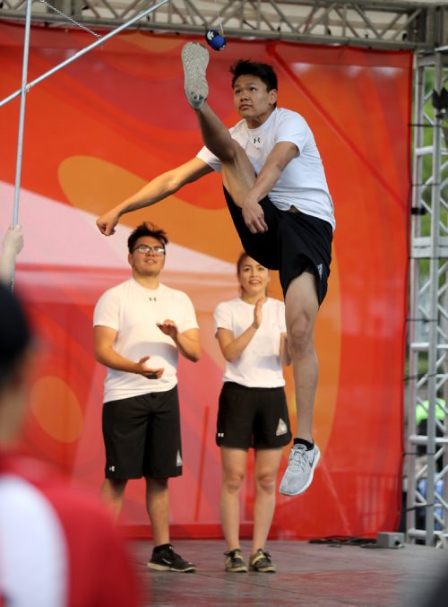 TREVOR HAGAN / WINNIPEG FREE PRESS
Paul O'Connor, a youth ambassador from Inuvik, North West Territories, participating in a demonstration of traditional NWT games while at The Forks on the Northern Territories night, Wednesday, August 2, 2017.