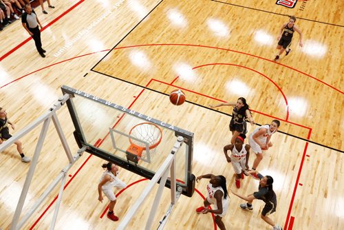 JUSTIN SAMANSKI-LANGILLE / WINNIPEG FREE PRESS
Niyah Becker of Team Manitoba shoots for a basket during Wednesday's women's basketball quarter final at the University of Winnipeg's Duckworth Centre.
170802 - Wednesday, August 02, 2017.