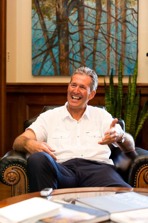 JUSTIN SAMANSKI-LANGILLE / WINNIPEG FREE PRESS
Manitoba Premier Brian Pallister talks with Free Press reporter Randy Turner in the Premier's office Tuesday.
170801 - Tuesday, August 01, 2017.