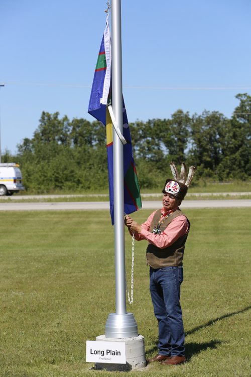 JUSTIN SAMANSKI-LANGILLE / WINNIPEG FREE PRESS
Chief Dennis Meeches of Long Plain First nation raises his nation's flag at a Treaty 1 flag raising ceremony Thursday at Lower Fort Gary National Historic Site.
170803 - Thursday, August 03, 2017.