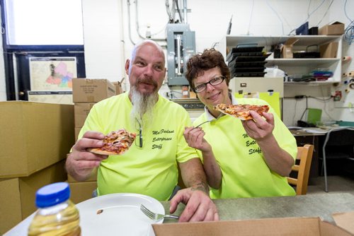 JUSTIN SAMANSKI-LANGILLE / WINNIPEG FREE PRESS
Larry and Jackie MacFarlane enjoy the fruit of their labour Thursday at the Birds Hill Park campground store. The couple have started making and delivering pizzas to campers since they took over the property.
170803 - Thursday, August 03, 2017.