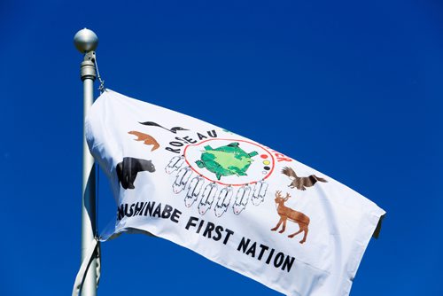 JUSTIN SAMANSKI-LANGILLE / WINNIPEG FREE PRESS
The flag of the Roseau River Anishinaabe First Nation flies on the Lower Fort Garry National Historic site Thursday following a Treaty 1 flag raising ceremony.
170803 - Thursday, August 03, 2017.