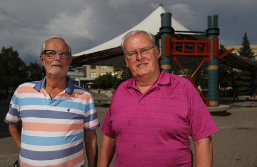 TREVOR HAGAN / WINNIPEG FREE PRESS
Volunteers Norman Velnes and Bruce Berven, longtime volunteers with the Kiwanis Club of Winnipeg, Friday, August, 4, 2017.