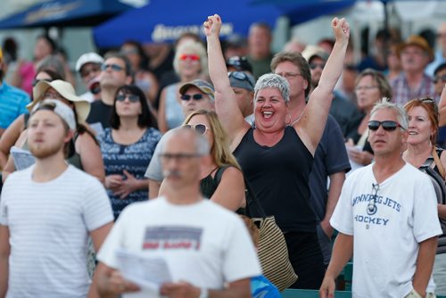 JOHN WOODS / WINNIPEG FREE PRESS
Fans react to a race finish at Manitoba Derby race day at Assiniboia Downs Monday, August 7, 2017.