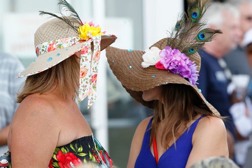 JOHN WOODS / WINNIPEG FREE PRESS
Fancy hats at the Manitoba Derby at Assiniboia Downs Monday, August 7, 2017.