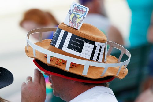 JOHN WOODS / WINNIPEG FREE PRESS
A fancy hat at the Manitoba Derby at Assiniboia Downs Monday, August 7, 2017.