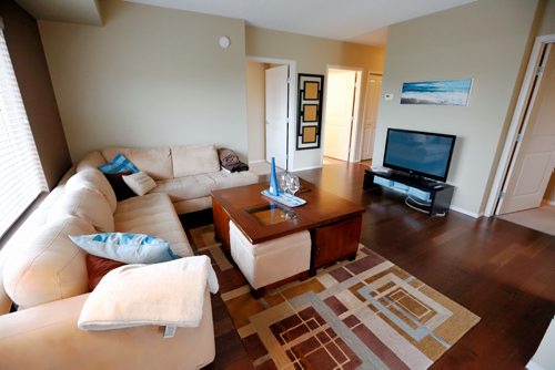 JUSTIN SAMANSKI-LANGILLE / WINNIPEG FREE PRESS
The living room of apartment 502 at 330 Stradbrook is bright and spacious with direct access to every room in the suite. 
170809 - Wednesday, August 09, 2017.