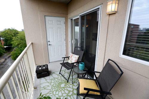 JUSTIN SAMANSKI-LANGILLE / WINNIPEG FREE PRESS
Apartment 502 at 330 Stradbrook features a relaxing balcony with plenty of room for relaxing. Just off the balcony is an enclosed storage locker.
170809 - Wednesday, August 09, 2017.