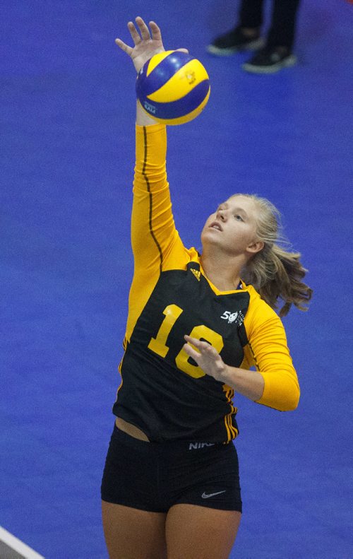 MIKE DEAL / WINNIPEG FREE PRESS
Team Manitoba women's volleyball team plays against Team PEI Wednesday afternoon at Investors Group Athletics Centre.
Manitoba' Ashleigh Laube (18) spikes the ball during game action.
170809 - Wednesday, August 09, 2017.