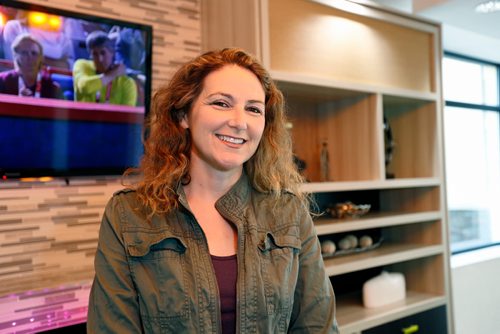 JUSTIN SAMANSKI-LANGILLE / WINNIPEG FREE PRESS
California-based doctor Jen Gunter poses Friday in her hotel lobby. Gunter is fighting medical quackery and pseudo-science in her spare time.
170811 - Friday, August 11, 2017.