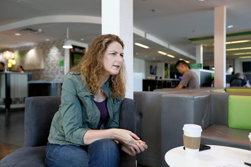 JUSTIN SAMANSKI-LANGILLE / WINNIPEG FREE PRESS
California-based doctor Jen Gunter speaks to the Free Press Friday in her hotel lobby. Gunter is fighting medical quackery and pseudo-science in her spare time.
170811 - Friday, August 11, 2017.