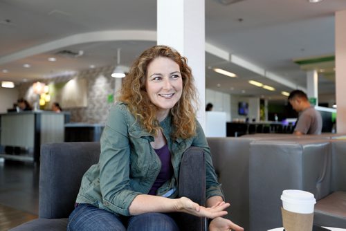 JUSTIN SAMANSKI-LANGILLE / WINNIPEG FREE PRESS
California-based doctor Jen Gunter speaks to the Free Press Friday in her hotel lobby. Gunter is fighting medical quackery and pseudo-science in her spare time.
170811 - Friday, August 11, 2017.