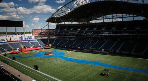 MIKE DEAL / WINNIPEG FREE PRESS
The stages under construction for the Closing Ceremonies of the 2017 Canada Summer Games.
170811 - Friday, August 11, 2017.